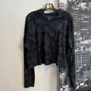 Yogalicious Lux Black Camo Long Sleeve Crop Lightweight Hoodie Large